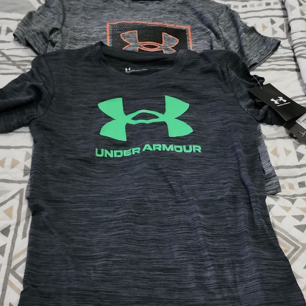 Under Armour Kids' Gray and Black Tees with Green Accents - Picture 4 of 6
